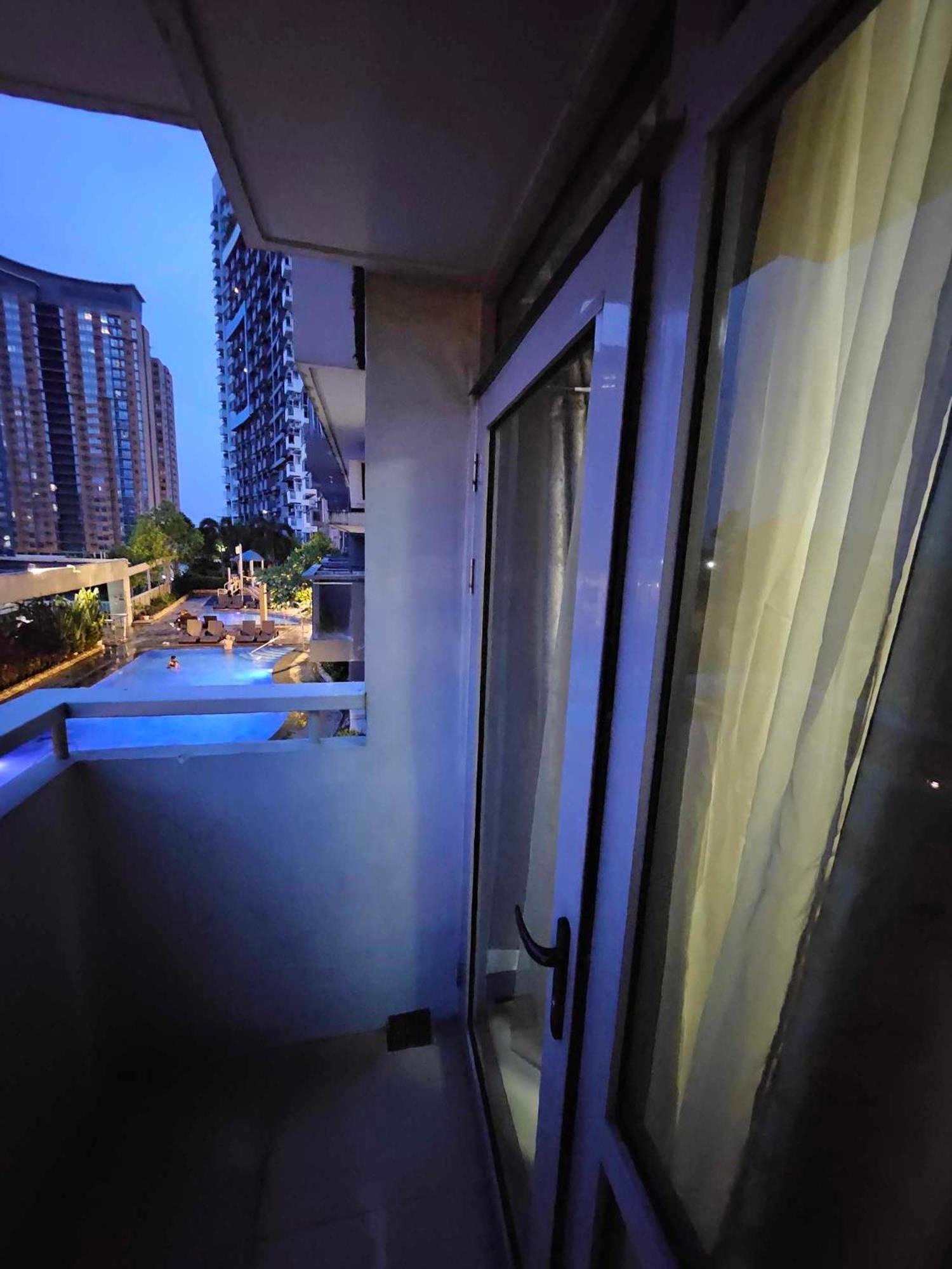 Cubao Manhattan Heights Unit 5A Tower C Quezon City Exterior photo