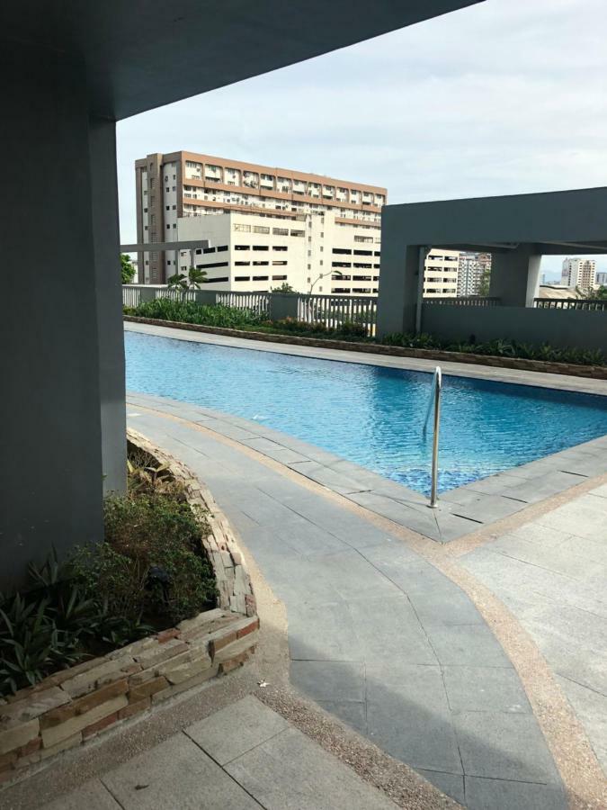 Cubao Manhattan Heights Unit 5A Tower C Quezon City Exterior photo
