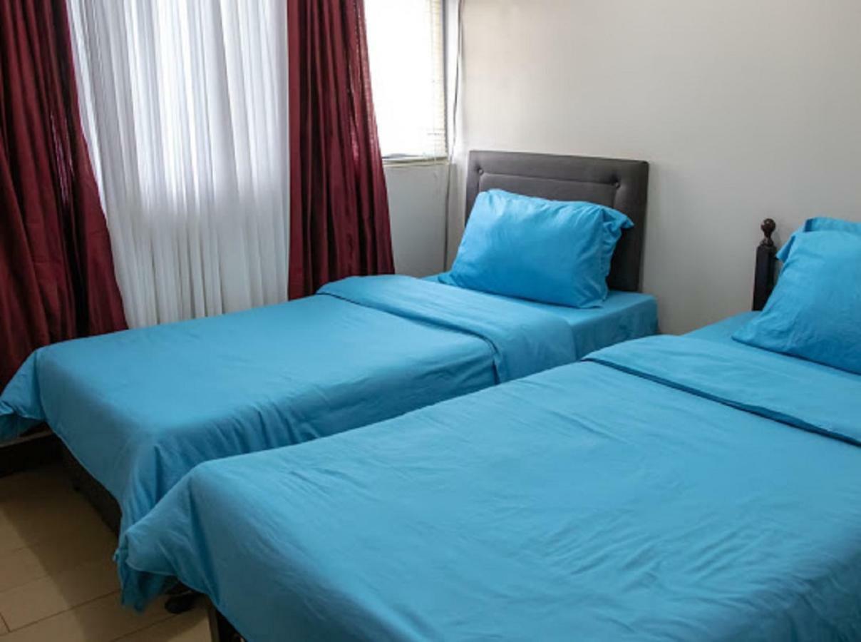 Cubao Manhattan Heights Unit 5A Tower C Quezon City Exterior photo
